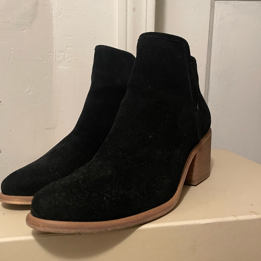 Black Hinge booties
